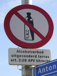 908151 Afbeelding van een alcoholverbodsbord op de Anton Geesinkstraat te Utrecht.